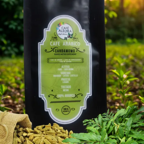 Café de especialidad Cardamomo – 100 Grs. Un café 100 % arábica intenso y especiado, inspirado en la tradición oriental del café con cardamomo.